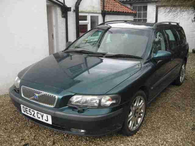 Volvo estate V70 D5, 2003, diesel, manual.Leather, heated seats. service history