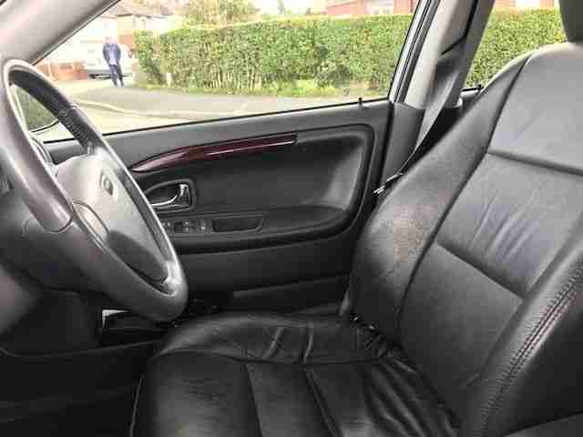 Volvo v40 SE Estate 1.6 16v Manual Low mileage FSH Leather Cruise Control