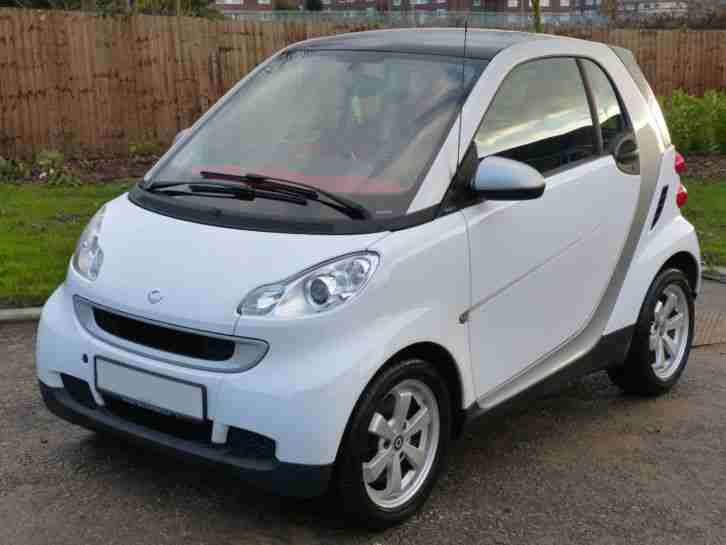 White Smart ForTwo Coupe Passion Turbo (84BHP) Semi Automatic with Red Interior!