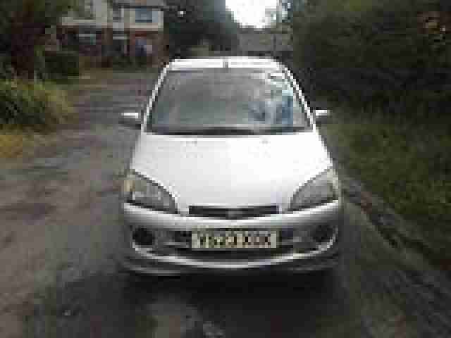 Daihatsu Yrv 2001. Daihatsu car from United Kingdom