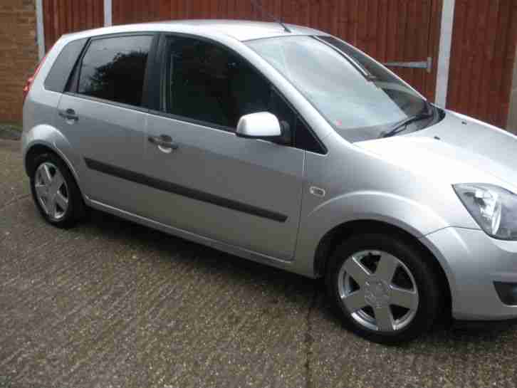 fiesta zetec climate silver 50.000 miles