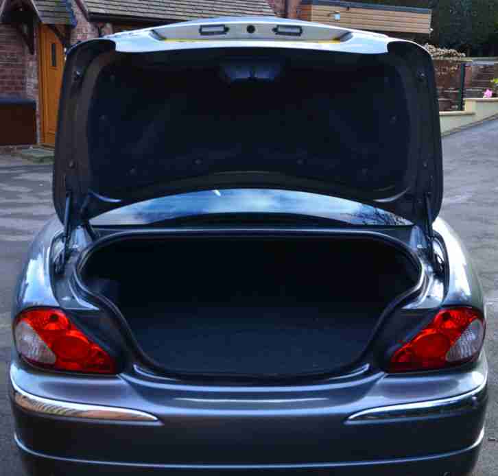 jaguar 4x4 x type SE sports V6 2.5 silver full service history family car