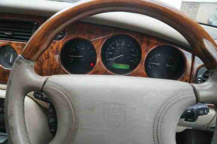 JAGUAR XJ8 4.O 1996 MOT FAILURE