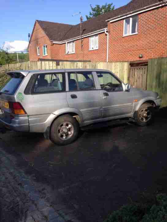 Ssangyong musso gse 4x4 7 seater estate. 2.9 mercedes diesel engine. low milage