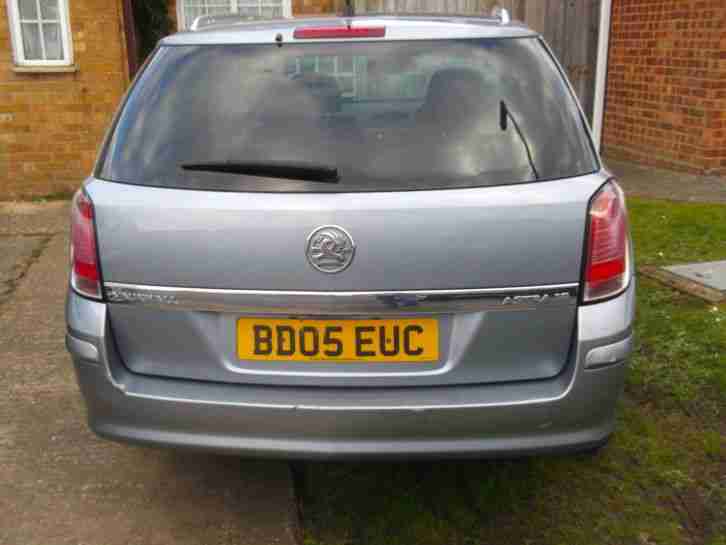 vauxhall astra automatic estate 2005 new shape half leather reduced to £1090