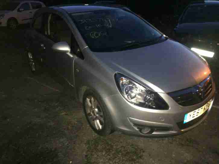 vauxhall corsa 1.2 sxi (57) light damaged salvage starts and drives low miles