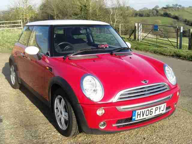 Mini COOPER 2006 1.6 Petrol 2 Lady Owners Low Mileage. car for sale